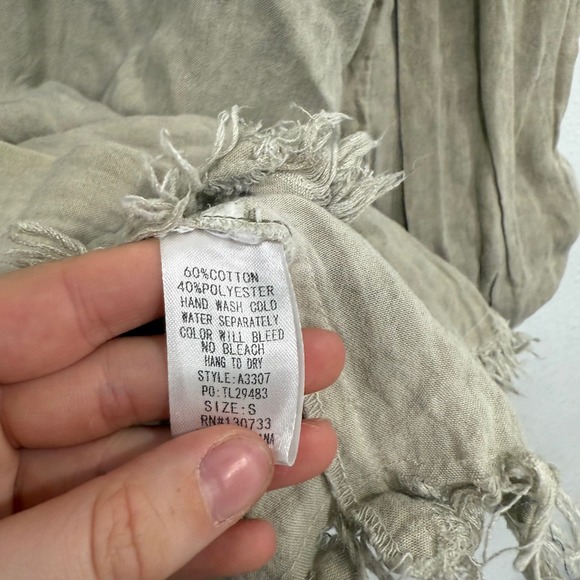 Umgee USA Women's Khaki Star Print Distressed Button Up Shirt Size S - Picture 4 of 7